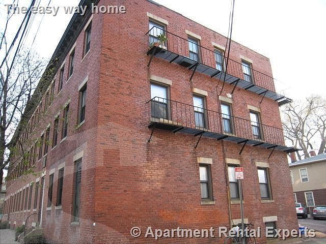 2nd image of 43 Ivaloo St #1RE