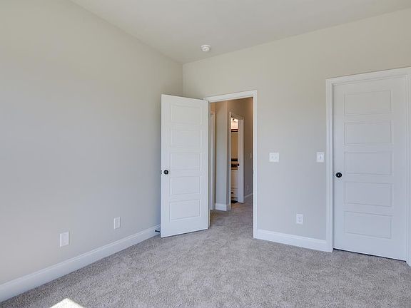 3rd image of 988 Burlington Drive