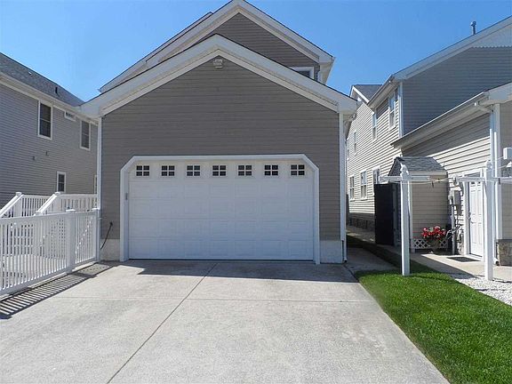 2nd image of 2837 Bay Ave