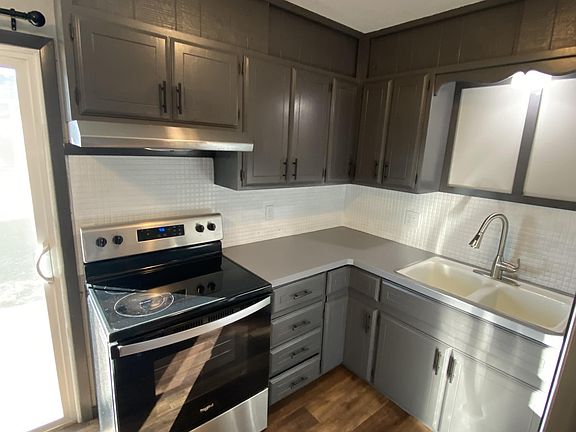 4th image of 1109 Hill St