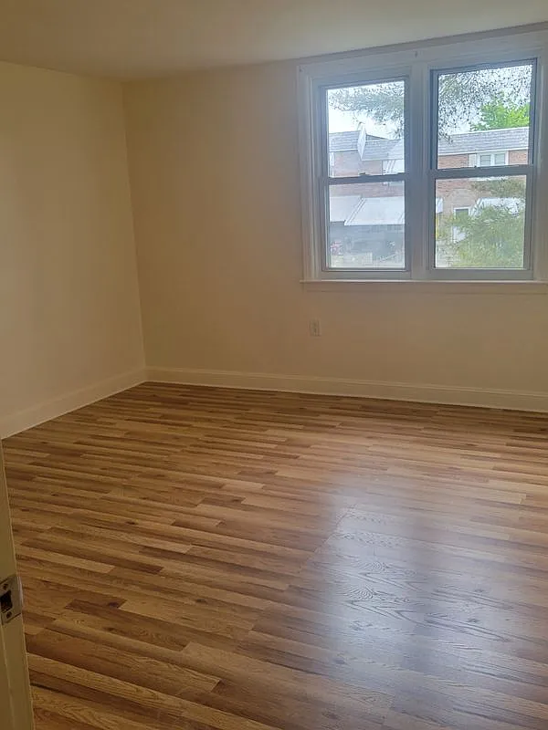 3 bed, 2.0 bath, 1120 sqft, $1,800 — Photo 3