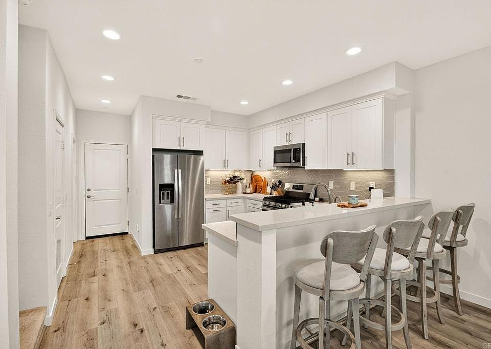 1st image of 39372 Corvina Ln