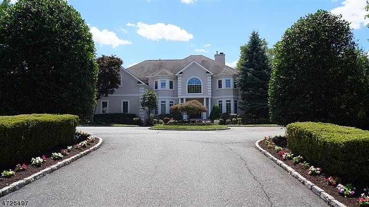 1st image of 25 Thames Dr
