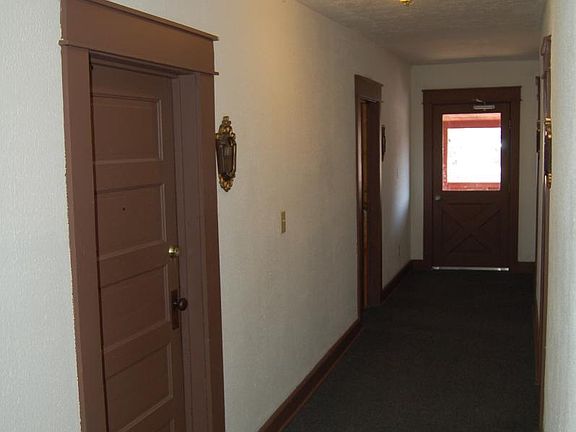 4th image of 421 S Woodlawn Ave