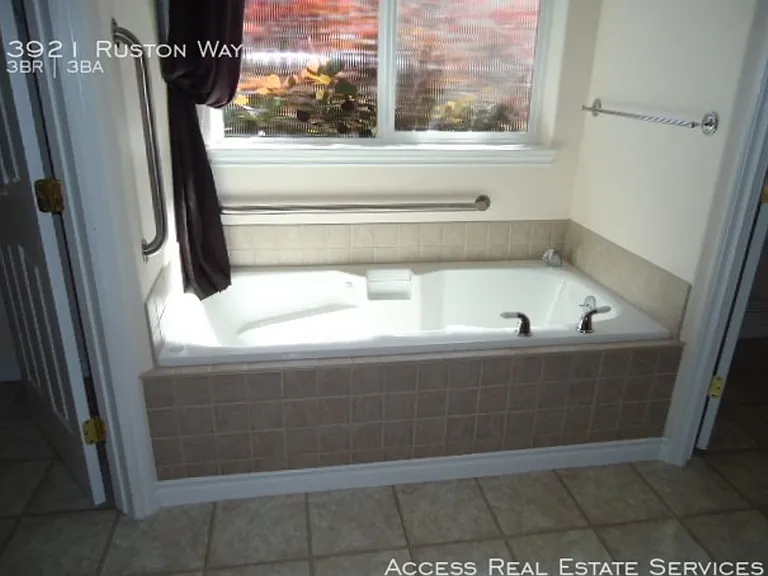 3921 Ruston Way — Photo 8