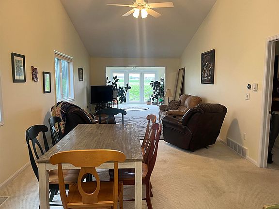 4th image of 400 Hill Ave Unit B