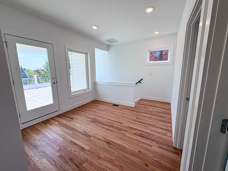 1501 Porter St #B — Photo 8