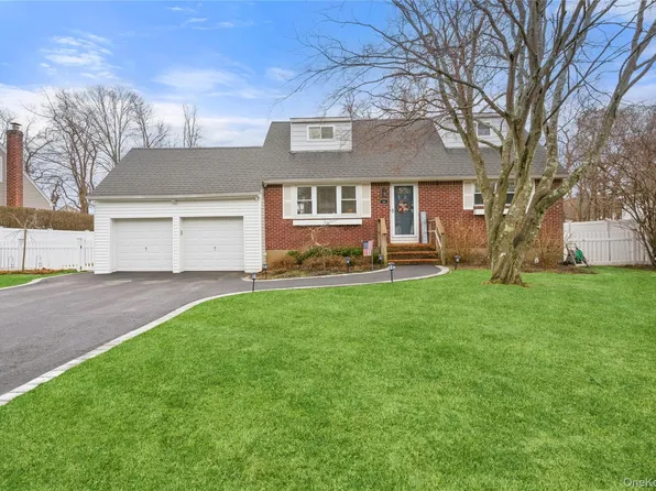 44 Robinson Street, Shoreham, NY 11786