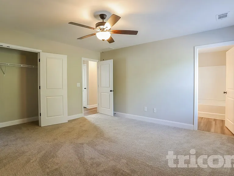 209 Hampton Oaks Cir — Photo 8