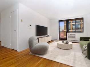 394 E 8th St, New York, NY 10009