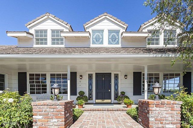 1st image of 4843 Brewster Dr