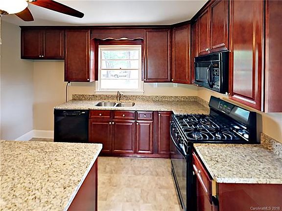 3rd image of 4843 Holbrook Dr