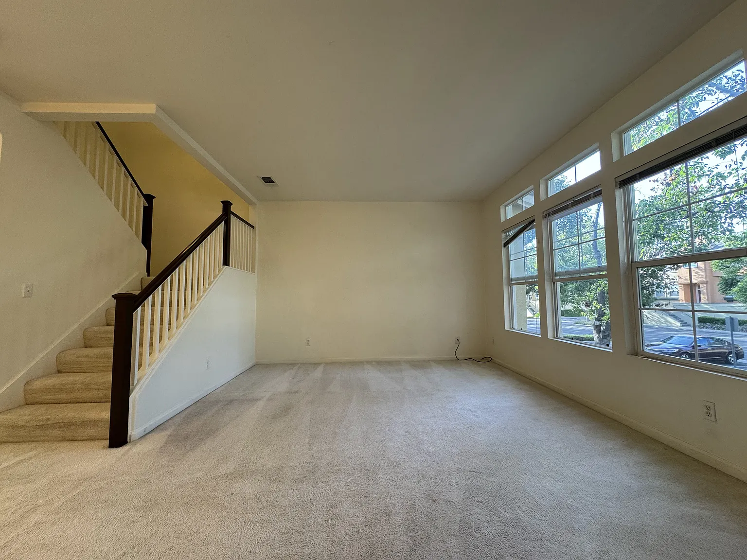 3 bed, 2.5 bath, 1638 sqft, $3,900 — Photo 3