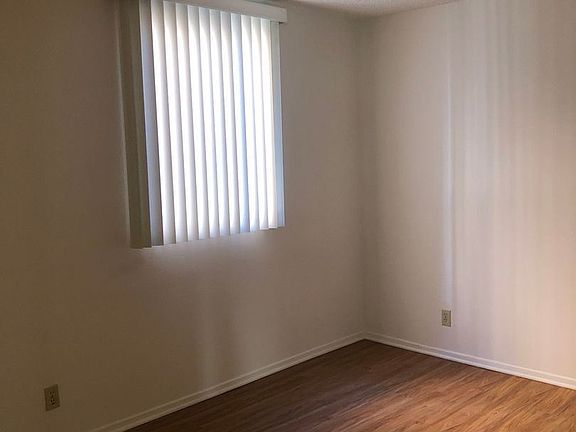 3rd image of 13950 Edgewater Dr