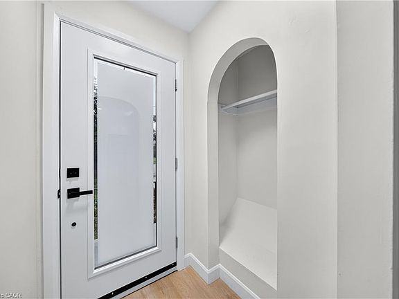 4th image of 70 Richmond St