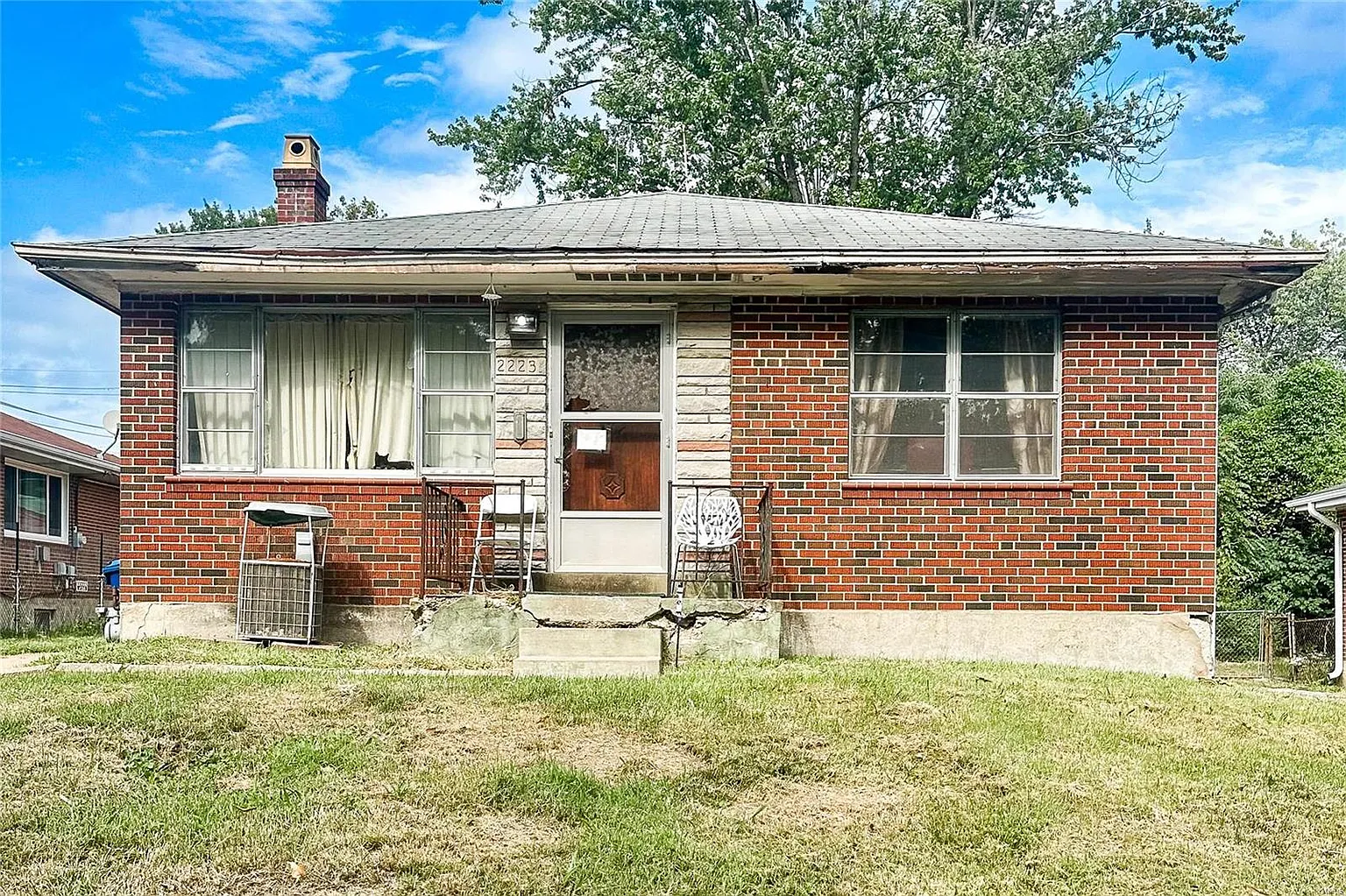 2223 Switzer Ave photo 1