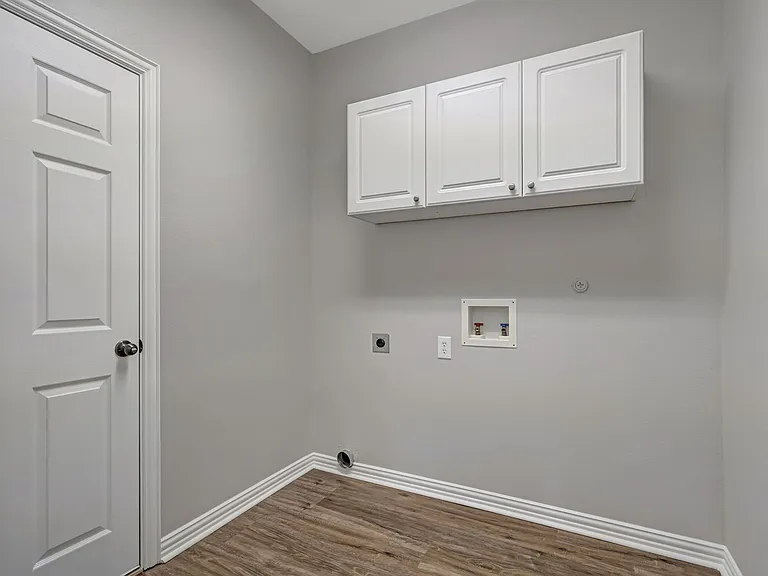 210 Red Bluff Dr — Photo 10