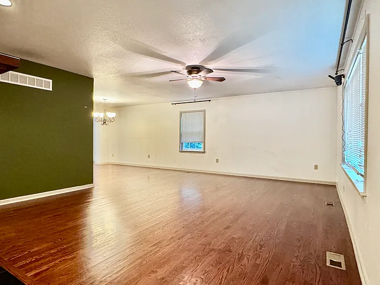 5204 Brookside Blvd — Photo 5
