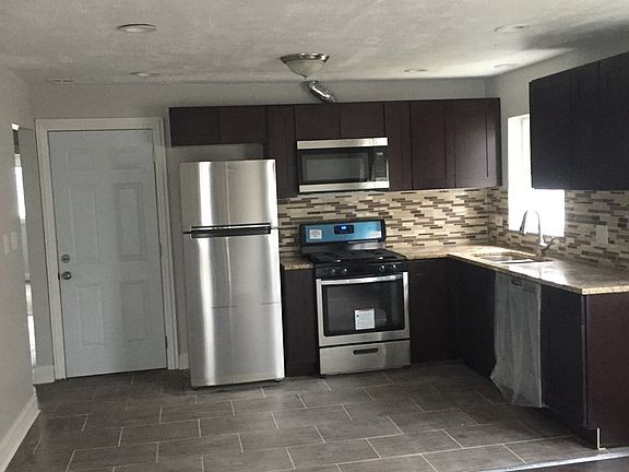4th image of 2116 S 8th Ave