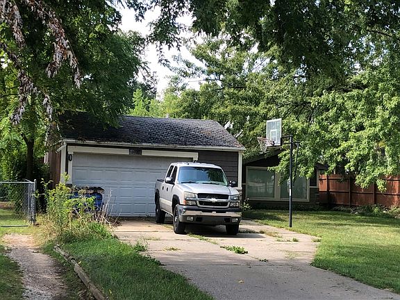 3rd image of 3910 Burchfield Dr
