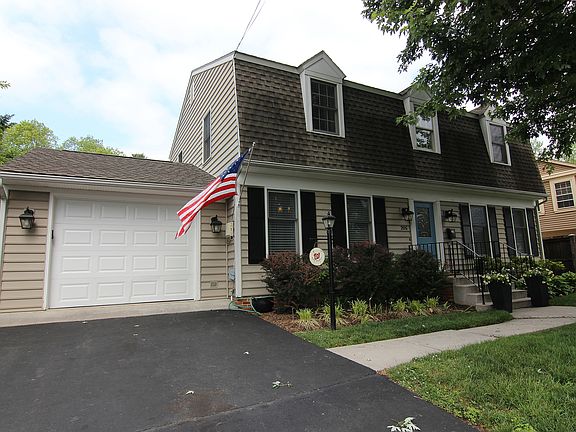 2nd image of 205 Catoctin Cir NE