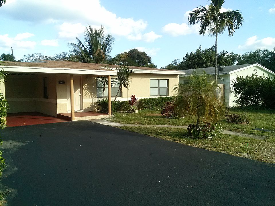 1st image of 1028 NW 7th Ter