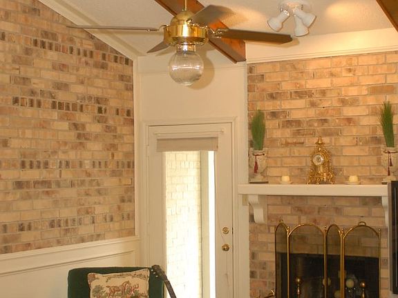 LIVING ROOM WITH FIREPLCE