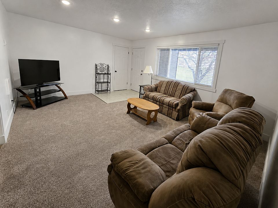 1st image of 220 N Fanning Ave