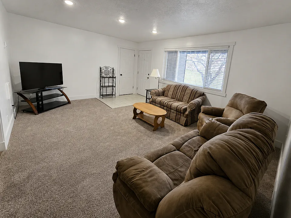 220 N Fanning Ave