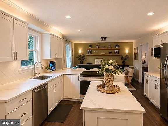5th image of 15103 Colonial Ct SW