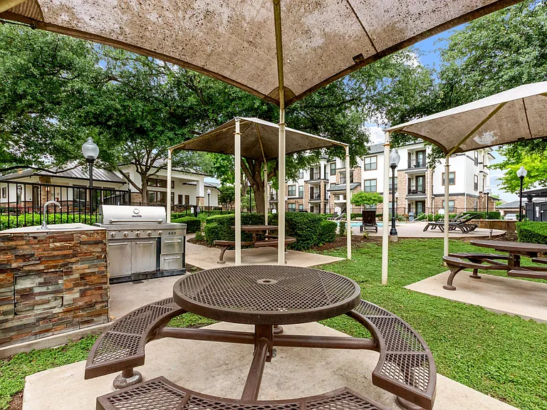 PECAN POINTE — Photo 15