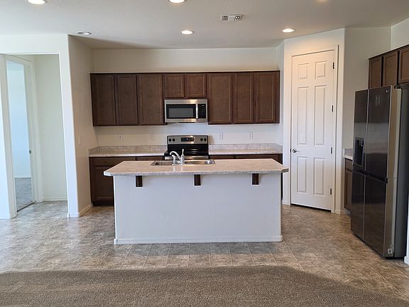 5th image of 1019 W Hess Ave