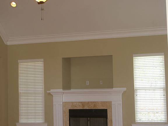 Living w/ cathedral ceiling