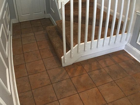 entryway (bedroom on left)