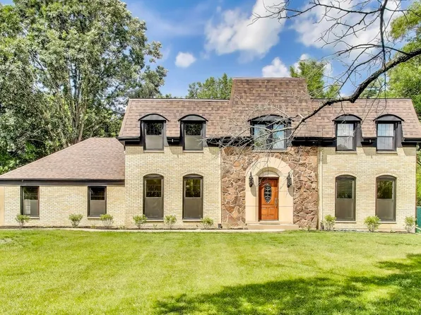 151 S Whitehall Ct, Palatine, IL 60067