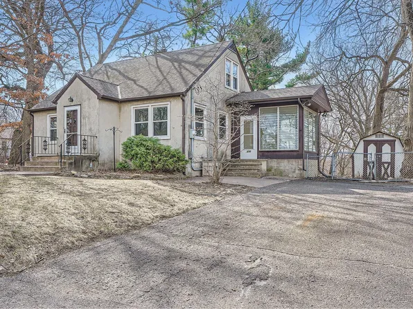 320 Rose Ln, Little Canada, MN 55117