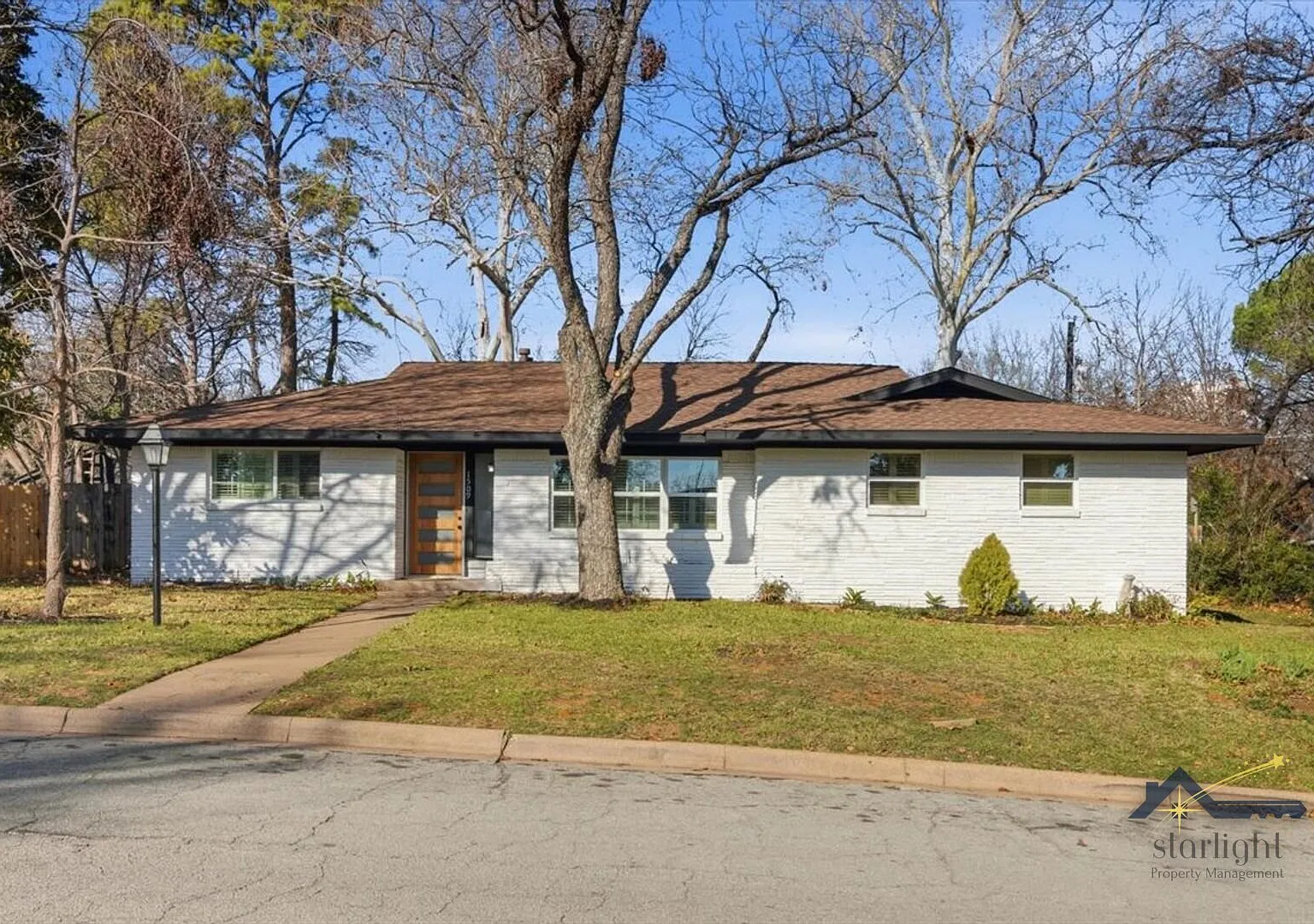 1509 University Drive — Photo 1