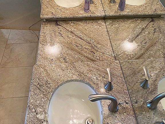 Double sinks master bathroom