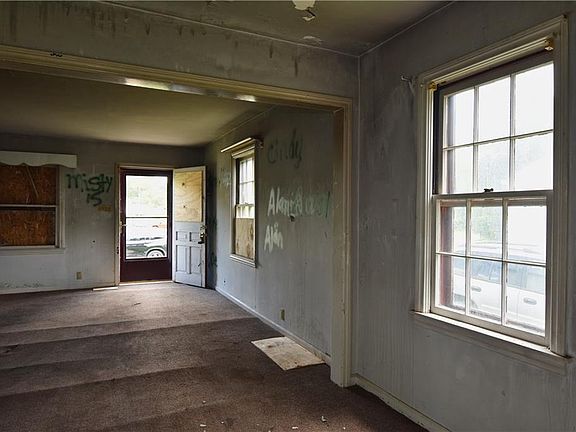 5th image of 2010 N Bancroft St