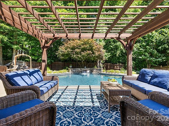 4th image of 780 Virginia Pine Ln