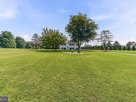 2nd image of 300 Duck Farm Rd