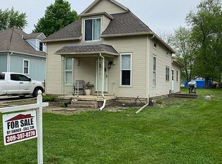 305 S Orchard St, Mackinaw, IL