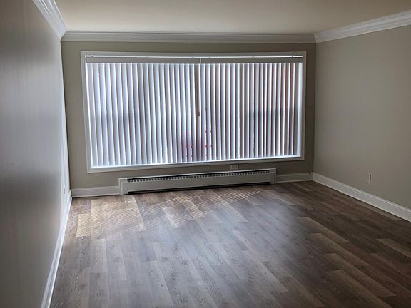 3rd image of 910 Curtiss St APT 2