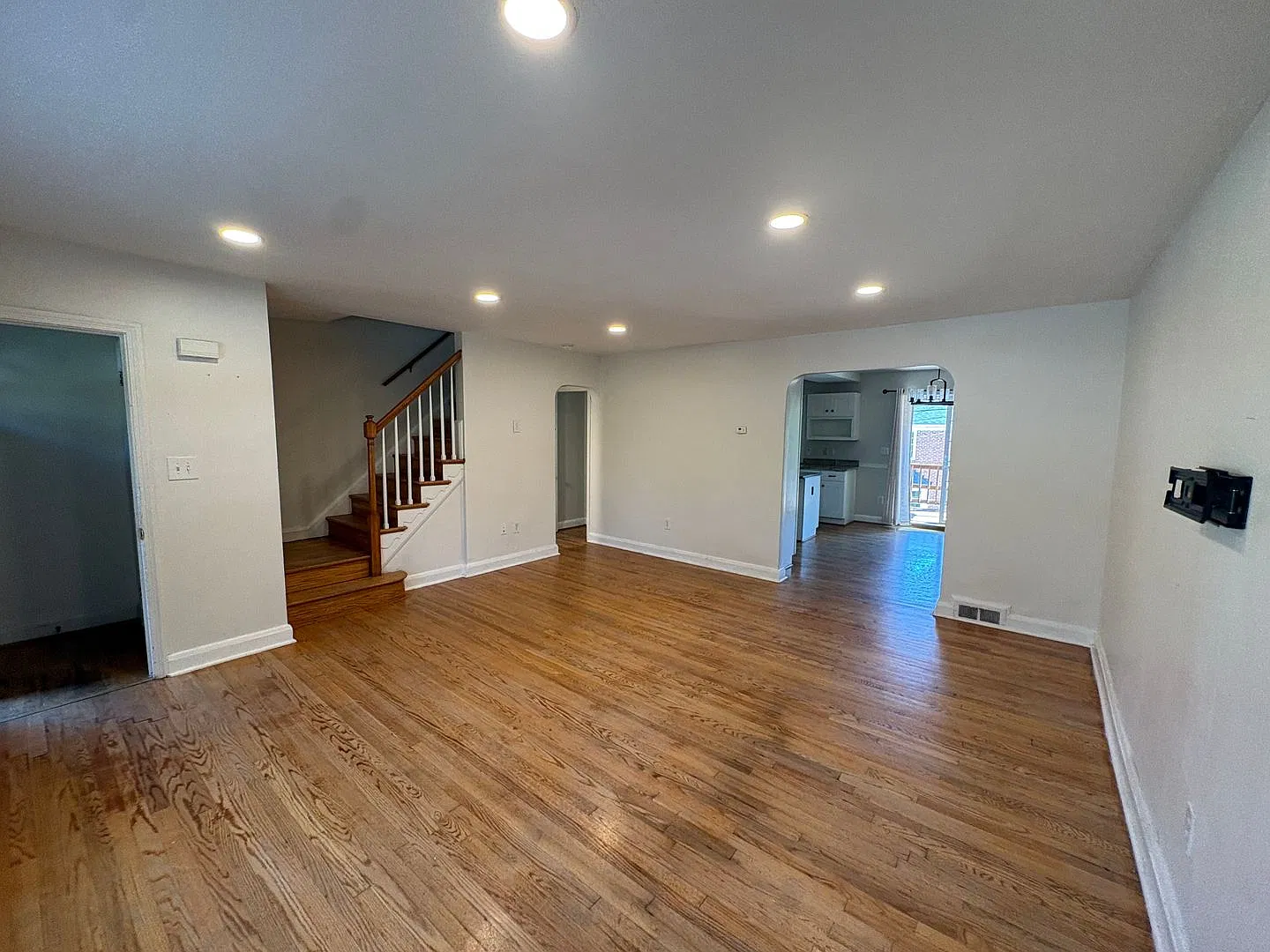 Spacious 3BD/2BA Townhome with Secondary Kitchen in Towson, MD! — Photo 4