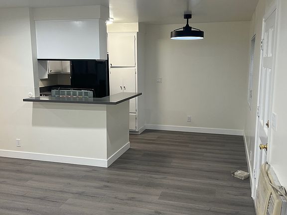 4th image of 403 N Mar Vista Ave #3