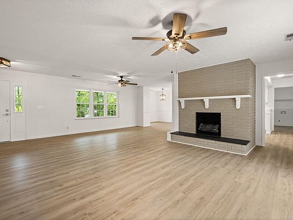4th image of 425 Parker Memorial Dr