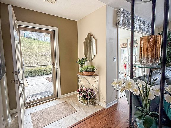 3rd image of 3053 Kensington Ct