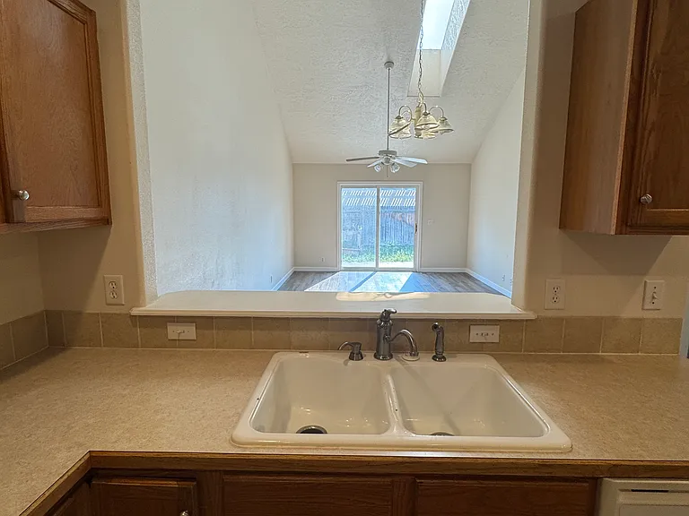 5930 N Bogart Ln — Photo 6
