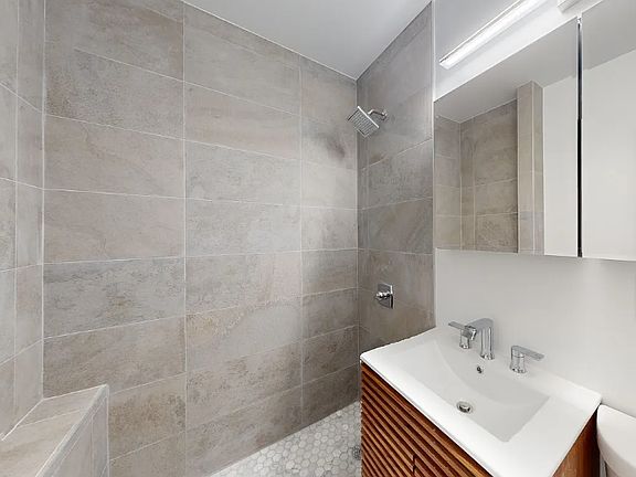 4th image of 45 W 87th St #1B