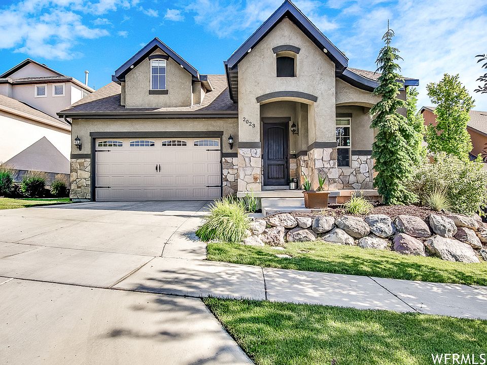 1st image of 2023 W Woodview Dr